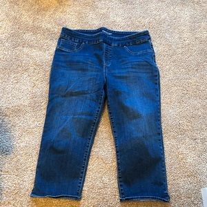 Chico’s Size 2 Pull on Capri Jeans